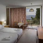 Amalia 4*